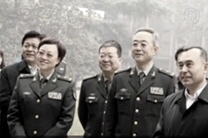 Генерал-майор Гао Сяоянь (слева) была арестована 27 ноября по обвинению в коррупции. Эксперты считают, что она участвовала в насильственном извлечении органов у живых людей. Фото: скриншот/NTD