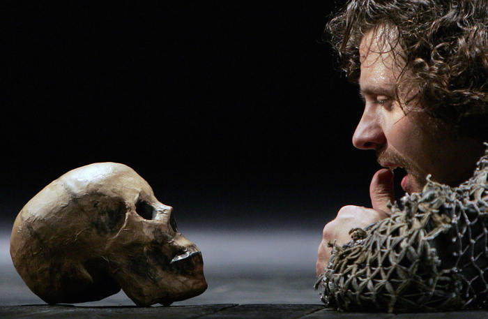 Генеральная репетиция трагедии Уильяма Шекспира «Гамлет». Фото: DENIS SINYAKOV/AFP/Getty Images