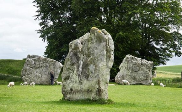 Мегалиты  дольмены - ЗА ГРАНЬЮ НАУКИ: Мегалиты — живые? Avebury-stone-circle-580x356