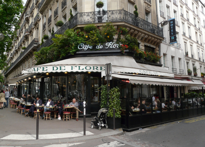 Парижские уличные кафе сохранили за собой право курения. Фото: sanfamedia.com/flickr.com/CC BY-ND 2.0