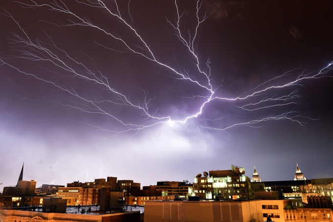 Поведение молний непредсказуемо и мало изучено исследователями. Фото: MLADEN ANTONOV/AFP/Getty Images
