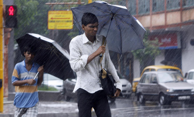 Сезон дождей в Индии часто сопровождается грозами. Фото: DESHAKALYAN CHOWDHURY/AFP/Getty Images