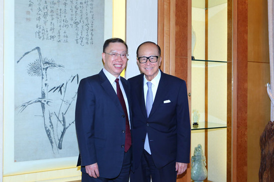 Хуан Цзефу (слева) и Ли Кашин. Фото: China News Online