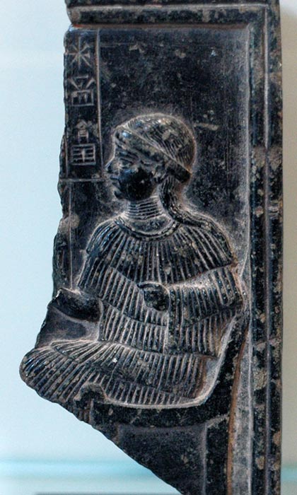 Рельеф, посвящённый богине Нинсун, матери Гильгамеша. Фото: Public Domain