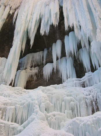 Многоярусный водопад-ледник. Фото: Фарафонов Александр/Великая Эпоха