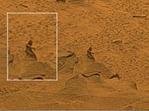 На фотографии Марса найдена человекоподобная фигура