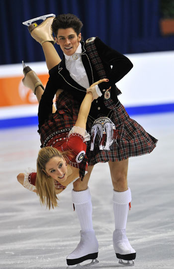 Джон Керр/Шинед Керр (Великобритания) исполняют оригинальный танец (шотландский танец). Фото: MLADEN ANTONOV/AFP/Getty Images