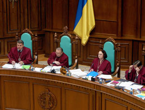 Заседание Конституционного Суда Украины. Фото: SERGEI SUPINSKY/AFP/Getty Images