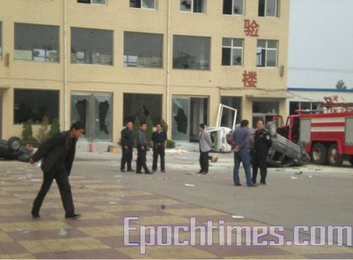 Студенты устроили погром в училище г.Хандан провинции Хэбэй. Фото: The Epoch Times