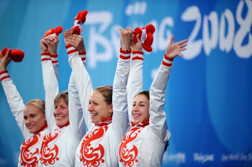 Российская команда рапиристок завоевала золото. Фото: MARTIN BUREAU/AFP/Getty Images
