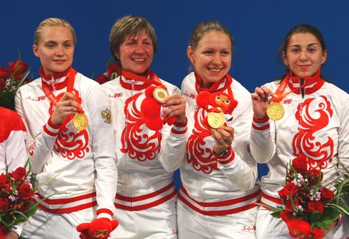 Российская команда рапиристок завоевала золото. Фото: Clive Rose/Getty Images
