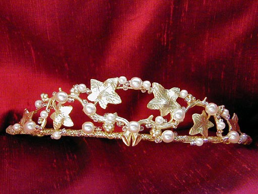 Корона - великолепное романтическое украшение для невесты