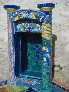 Синева: небольшой элемент дизайна, украшенный синей мозаикой. Фото: Сузилу /Великая Эпоха