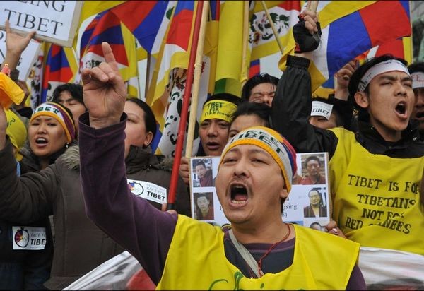 Фотообзор:  Акции протеста против кровавого подавления в Тибете прошли во многих странах