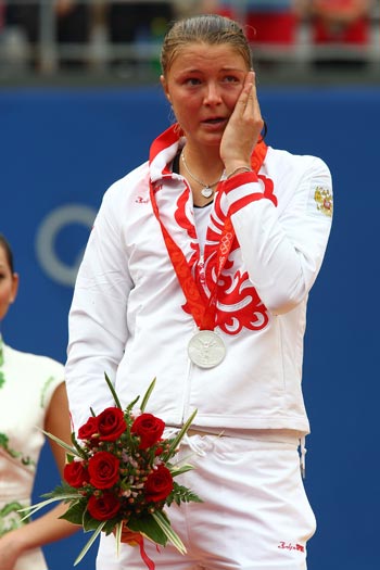 Динара Сафина проиграла Елене Дементьевой в финале олимпийского теннисного турнира. Фото: BEHROUZ MEHRI/AFP/Getty Images