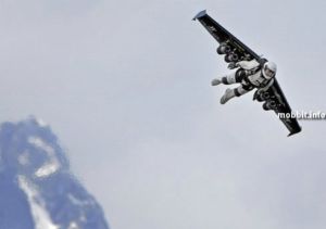 Ив Росси совершил первый в мире полет на "реактивных крыльях"