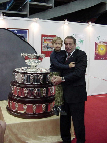 Шамиль Тарпищев с сыном. Фото Николая Зуева
