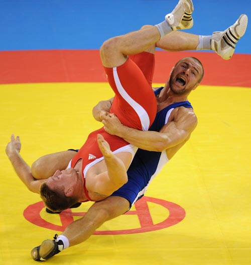 Асланбек Хуштов принес России третью золотую медаль в греко-римской борьбе. Фото: PETER PARKS/AFP/Getty Images