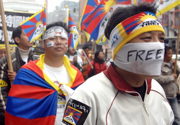 Акция в поддержку тибетцев прошла 14 марта 2009 г. в г. Тайбэй, Тайвань. Фото: PATRICK LIN/AFP/Getty Images