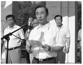 Чжан Сиу выступает с докладом. Фото с epochtimes.com