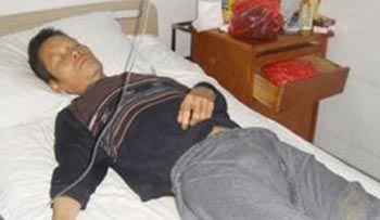 Крестьянин, раненый в результате столкновения с полицией. Фото: boxun.com 