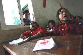Китайские школьники учатся по 18 часов в сутки, перегрузки провоцируют несчастные случаи