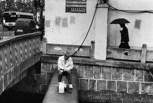 Рыбак. Горд Шанхай. 2000 год. Фото: Lu Yuanmin