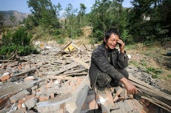 Во время землетрясения в Сычуани погибло около 100 тыс. человек. Фото с epochtimes.com