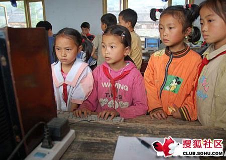 «Компьютерный класс» в китайской деревне. Фото с aboluowang.com