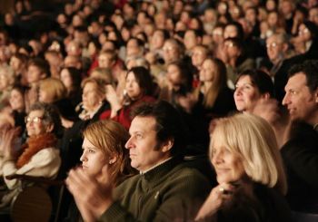 Зрители в концертном зале Auditorio Belgrano в Аргентине, на первом выступлении Shen Yun в Южной Америке. Фото: Рене Ло /Великая Эпоха
