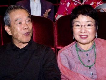 Президент химической компании г-жа Чень и её муж  г-н Фань. Фото: Бао Тан/Великая Эпоха