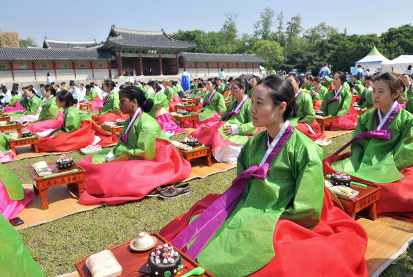 18 мая, в Сеуле, Южная Корея, состоялся традиционный обряд Совершеннолетия. Фото: Getty Images