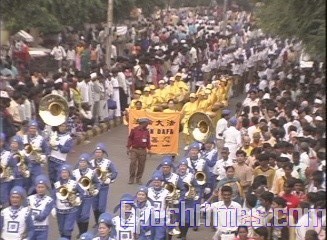 Выступление труппы Небесного оркестра в индийском городе Нагпуре на празднике Дасара. 7-8 октября 2008 г. Фото: The Epoch Times