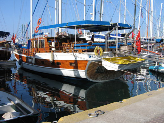 Яхта «Deniz Gulu» у причала. Фото: Ирина Рудская/Великая Эпоха