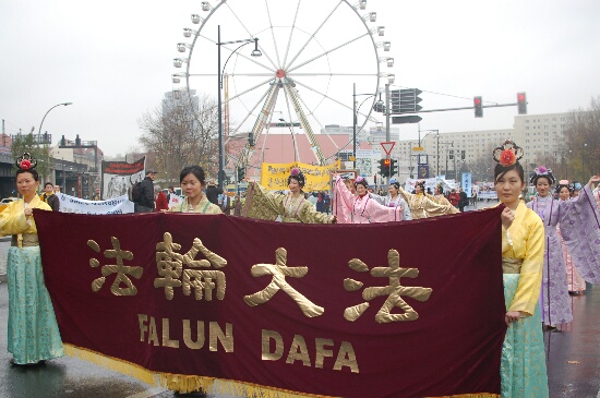 В Берлине собрались последователи Фалуньгун из 30 стран