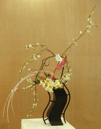 Выставка "Искусство икебаны "Весенний ветер" начинает свою работу