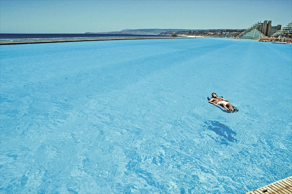 Cамый большой плавательный бассейн в мире. Фото с secretchina.com