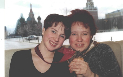 Ирина Слуцкая с мамой. Фото: Николай Зуев.