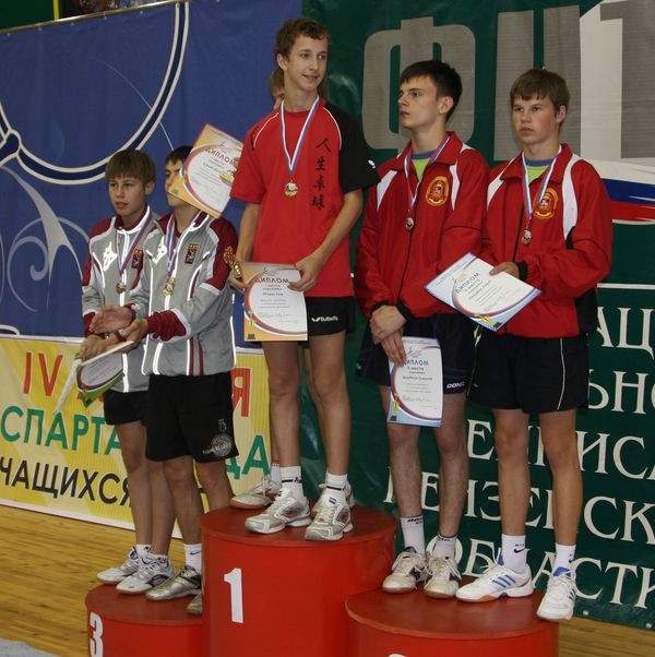 Победители и призеры парного турнира среди юношей. Фото: Александр Ерастов