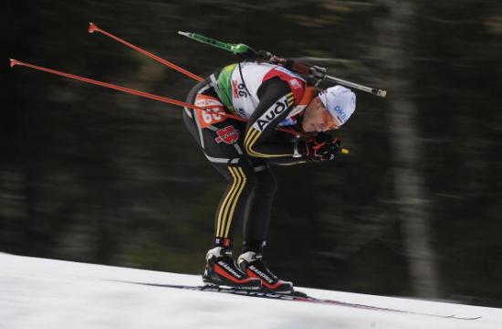 Норвежский биатлонист Оле-Эйнар Бьорндален выиграл золотую медаль в спринте на пятом этапе Кубка мира в немецком Рупольдинге. Фото: OLIVER LANG/AFP/Getty Images
