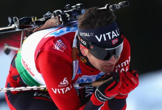 Норвежский биатлонист Оле-Эйнар Бьорндален выиграл золотую медаль в спринте на пятом этапе Кубка мира в немецком Рупольдинге. Фото: Alexander Hassenstein/Bongarts/Getty Images