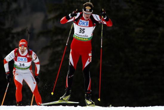 Норвежский биатлонист Оле-Эйнар Бьорндален выиграл золотую медаль в спринте на пятом этапе Кубка мира в немецком Рупольдинге. Фото: Agence Zoom/Getty Images