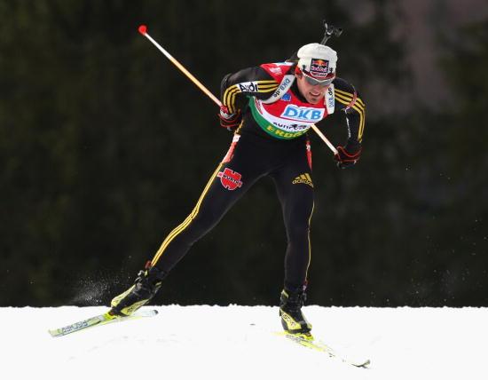 Норвежский биатлонист Оле-Эйнар Бьорндален выиграл золотую медаль в спринте на пятом этапе Кубка мира в немецком Рупольдинге. Фото: Alexander Hassenstein/Bongarts/Getty Images