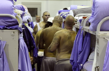 Из калифорнийских тюрем выпустят 43 тысячи заключенных. Фото: Justin Sullivan/Getty Images