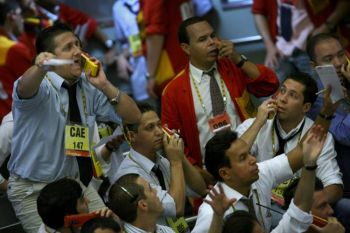 Биржевые маклеры на фондовой бирже в Сан-Паулу, Бразилия. Фото: Mauricio Lima /AFP /Getty Images