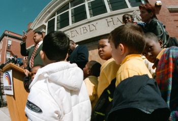 Дошкольники в начальной школе Глэдстоун, Чикаго, Иллинойс. Фото: Tim Boyle