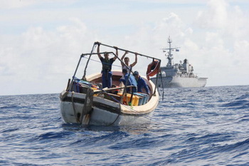 Сомалийские пираты освободили судно с россиянами на борту