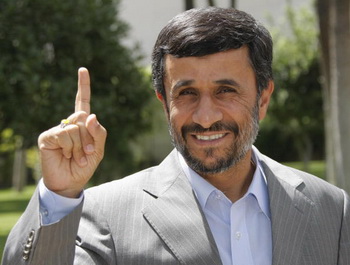 Переизбранный президент Ирана Махмуд Ахмадинежад приведен к присяге