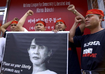 Лидер оппозиции в Мьянме останется под домашним арестом