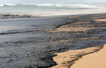 У берегов Австралии образовалось восьмикилометровое нефтяное пятно